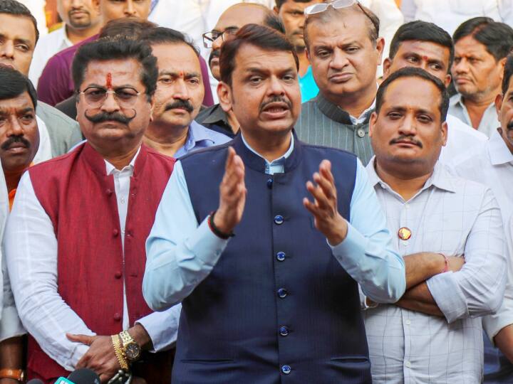 Maharashtra Drugs: महाराष्ट्र में हाल के दिनों में 50 हजार करोड़ रुपये की ड्रग्स जब्त, सदन में फडणवीस ने दी जानकारी Shiv Sena UBT Ravindra Waikar Devendra Fadnavis Drugs worth Rs 50 thousand crore seized in Maharashtra Maharashtra Drugs: महाराष्ट्र में हाल के दिनों में 50 हजार करोड़ रुपये की ड्रग्स जब्त, सदन में फडणवीस ने दी जानकारी