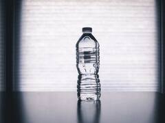 ज़्यादा यूरिन से परेशान होकर ठंड में ना पिए कम पानी, सेहत पर पड़ेगा बुरा असर