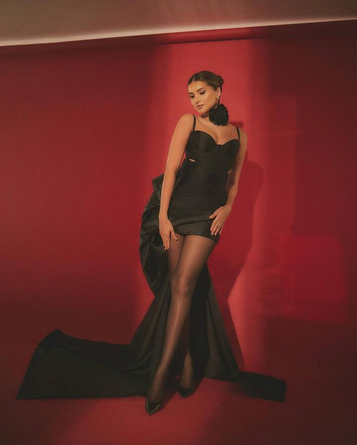 The actress wore a black corset top with a long satin skirt.