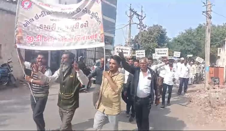 Banaskantha News: Post Office Post Employees goes on Strike over the old demand and rally in Palanpur Banaskantha: ડાક કર્મીઓ હડતાળ પર ઉતર્યા, પાલનપુરમાં રેલી યોજી સરકાર સામે મુકી પોતાની માંગો, જાણો