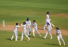 भारताच्या पोरींची कमाल, इंग्लडचा 136 धावांत खुर्दा