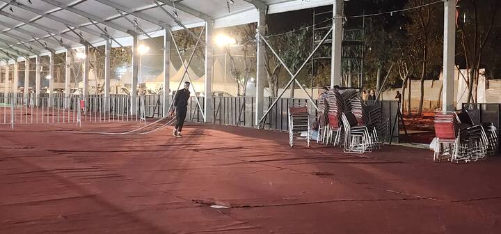 भूमिपूजन के बाद कार्यक्रम के लिए भव्य पंडाल बनाने की शुरुआत हुई थी. समिति के आयोजक धर्मेंद्र सिंह ने एबीपी लाईव को इस आयोजन के बारे में जानकारी देते हुए बताया कि कल यानी 16 दिसंबर को कलश यात्रा से से तीन दिवसीय पंडित धीरेंद्र कृष्ण शास्त्री हनुमंत कथा की शुरुआत होगी, जिसका शुभारंभ बाबा रामदेव की तरफ से किया जाएगा.