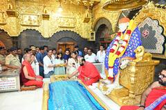 Shah Rukh Khan : शाहरुख खान शिर्डीत साईचरणी लीन; पाहा फोटो