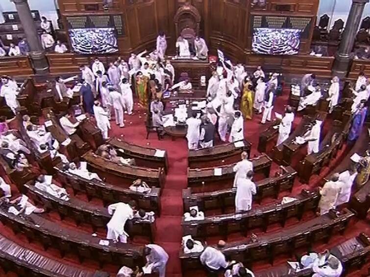 Parliament Winter Session 2023 Lok shaba and Rajya Sabha adjourned till 2 pm Parliament Winter Session: பதாகைகளை ஏந்தி முற்றுகையிட்ட எம்.பி.,க்கள் - நாடாளுமன்ற இரு அவைகளும் நாள் முழுவதும் ஒத்திவைப்பு