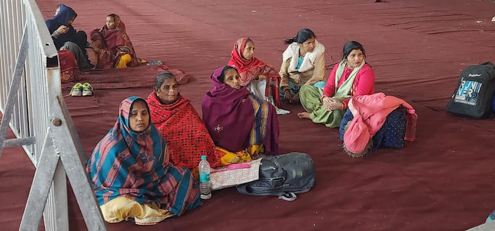 बात करें तैयारियों और सुविधाओं की तो इस आयोजन के लिए तकरीबन 20 हजार स्क्वायर मीटर में जर्मन हैंगर की सहायता से भव्य पंडाल बनाया जा रहा है, जिसमें लगभग एक लाख लोगों के बैठने की व्यवस्था होगी. इसके अलावा श्रद्धालुओं के लिए शौचालय, पानी और भंडारे की भी व्यवस्था रहेगी. वहीं किसी चिकित्सीय आपात स्थिति के लिए कार्यक्रम स्थल और एंबुलेंस की भी तैनाती की जाएगी.