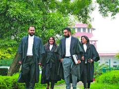 वकील काला कोट ही क्यों पहनते हैं, लाल या नीला क्यों नहीं?