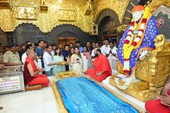 Shah Rukh Khan : शाहरुख खान शिर्डीत साईचरणी लीन; पाहा फोटो