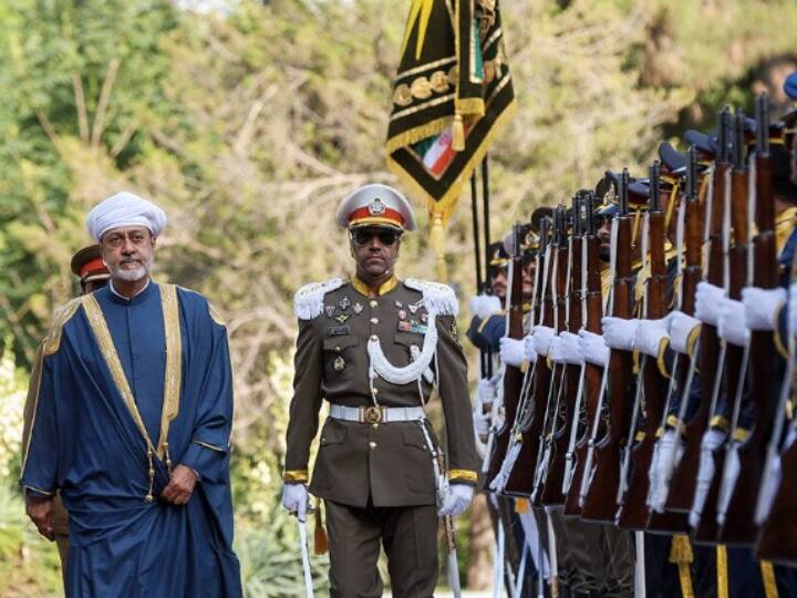 Sultan Haitham Bin Tarik of Oman: भारत की तीन दिवसीय राजकीय यात्रा पर शुक्रवार (15 द‍िसंबर)  को दिल्ली पहुंचे ओमान के सुल्तान हैथम बिन तारिक अपनी आलीशान लाइफस्टाइल के लिए चर्चा में बने रहते हैं.