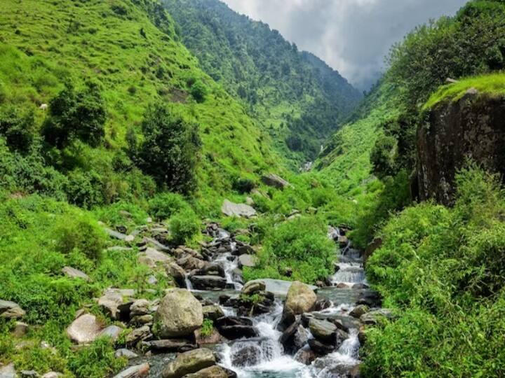 धर्मशाला से कटरा जाने के बाद आपको वेष्णो देवी के दर्शन करने का मौका मिलेगा. यह पूरा पैकेज 6 दिन और 5 रात का है. इस पैकेज में आपको हर जगह एसी रूम में ठहरने की सुविधा मिलेगी.