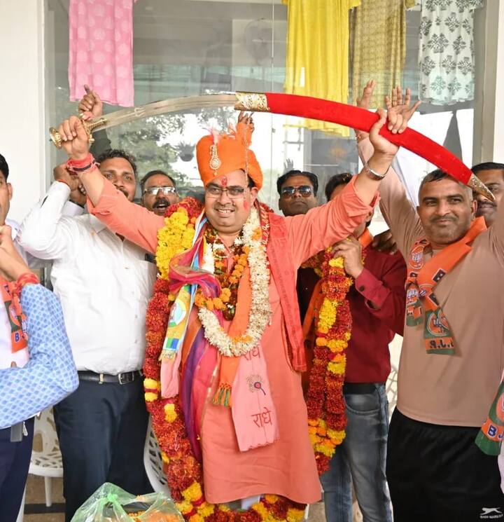 भजनलाल शर्मा ने चुनाव आयोग को अपने एफिडेविट में यह भी बताया कि उन पर 46 लाख रुपये की देनदारी है. वह पहली बार सांगानेर सीट से विधायक चुने गए हैं. भारतीय जनता पार्टी (BJP) ने इस सीट पर अशोक लौहाटी का टिकट काटकर भजन लाल शर्मा को टिकट दिया था.