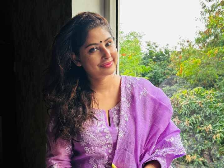 तेलंगाना की लोकप्रिय आईएएस अधिकारी स्मिता सभरवाल को लेकर ऐसी अफवाहें थीं कि वो तेलंगाना छोड़ रही हैं, जिसके बाद स्मिता ने इसकी कड़ी निंदा करते हुए सोशल मीडिया पर पोस्ट किया.