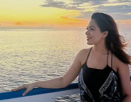 Munmun Dutta Photos: टीव्हीचा लोकप्रिय कॉमेडी शो 'तारक मेहता' यामध्ये दिसणारी बबिता जी म्हणजेच, अभिनेत्री मुनमुन दत्ताने तिच्या मालदीवच्या सुट्टीतील काही फोटो शेअर केले आहेत.