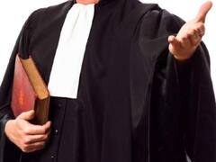 वकील काला कोट ही क्यों पहनते हैं, लाल या नीला क्यों नहीं?