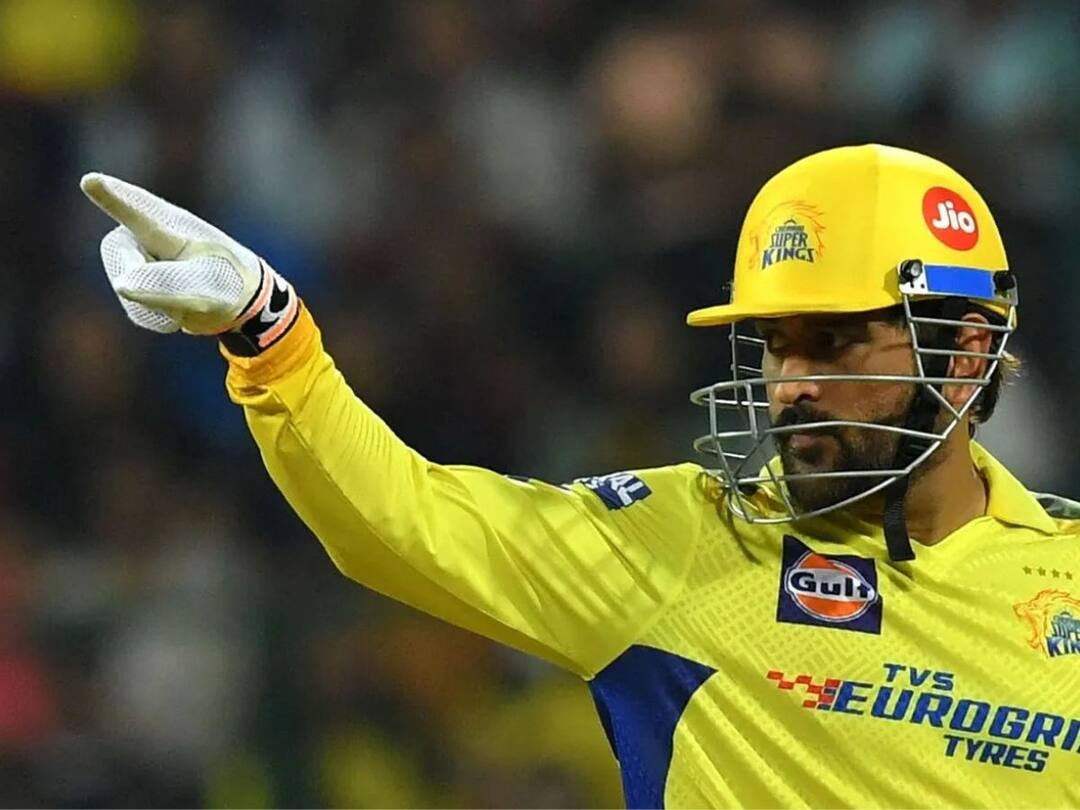 Mahendra Singh Dhoni : धोनीनं दाखल केली याचिका अन् आयपीएस थेट अधिकाऱ्याला जेलची हवा; प्रकरण नेमकं काय? Mahendra Singh Dhoni Madras High Court sentenced IPS officer G Sampath Kumar to 15 day imprisonment in a contempt of court case filed against him by Dhoni. Mahendra Singh Dhoni : धोनीनं दाखल केली याचिका अन् आयपीएस थेट अधिकाऱ्याला जेलची हवा; प्रकरण नेमकं काय?