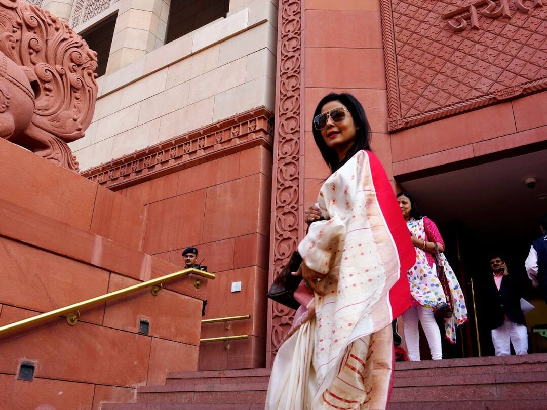 SC Adjourns For Jan 3 Hearing On Mahua Moitra's Plea Against Expulsion From Lok Sabha supreme court adjourns for january 3 hearing plea against mahua moitra tmc mp lok sabha expulsion SC Adjourns For Jan 3 Hearing On Mahua Moitra's Plea Against Expulsion From Lok Sabha