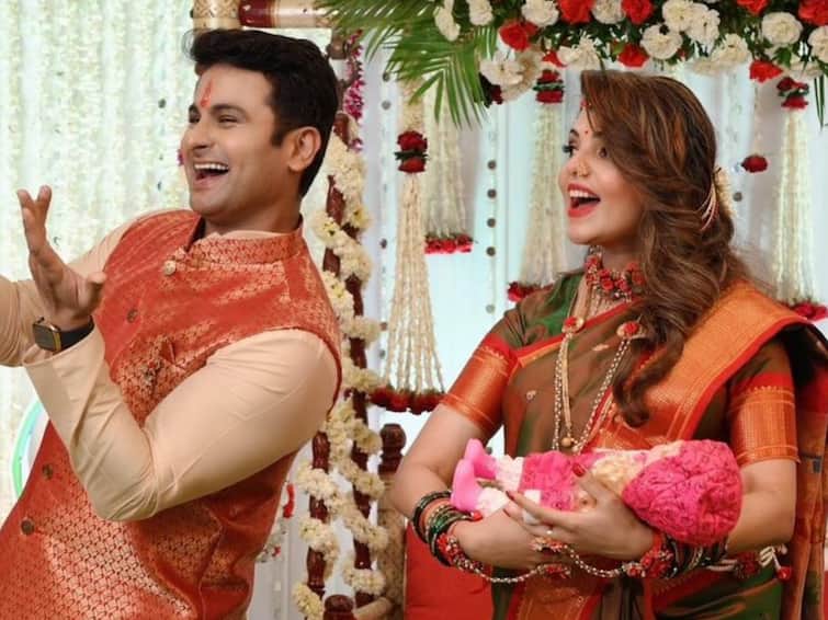 'The Kapil Sharma Show' Fame Sugandha Mishra And Sanket Bhosale Blessed With First Child, A Baby Girl 'The Kapil Sharma Show' Fame Sugandha Mishra And Sanket Bhosale Blessed With First Child, A Baby Girl