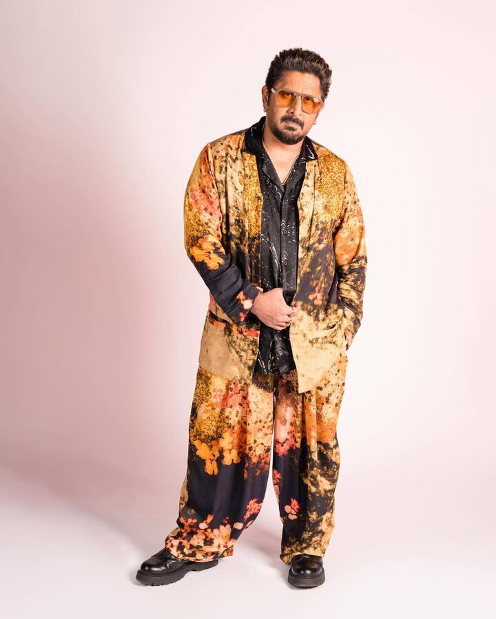 Arshad commands attention in a tie-dye print co-ord set with a striking match of jacket, trousers, and a black shirt. (Images Source: Instagram/@arshad_warsi)