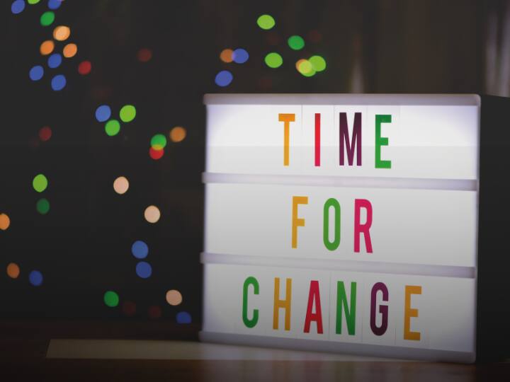 वहीं, मरियम वेबस्टर के मुताबिक, साल 2023 में कई शब्द लोकप्रिय रहे, जिनमें कुछ नए भी शामिल हुए, लेकिन इनमें से ऑथेंटिक शब्द ने बाजी मार ली. ऑथेंटिक शब्द को ऑनलाइन डिक्शनरी ने साल 2023 के साल का शब्द करार दिया है.