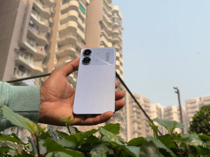 Poco C65 को आप तीन स्टोरेज ऑप्शन में खरीद पाएंगे जिसमें 4/128GB, 6/128GB और 8/256GB है. स्मार्टफोन की कीमत क्रमश: 8,499 रुपये, 9,499 रुपये और 10,999 रुपये है. स्मार्टफोन पर 1,000 रुपये का डिस्काउंट आईसीआईसीआई बैंक के कार्ड पर दिया जा रहा है.