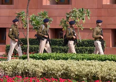Parliament Security Breach Case: સંસદની સુરક્ષામાં ખામી મામલે આરોપી લલિત ઝાએ કર્યું સરેન્ડર, વીડિયો બનાવી થયો હતો ફરાર