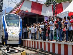 Vande Bharat Train: देश को मिलने जा रहा एक साथ तीन वंदे भारत ट्रेन का तोहफा, इन रूटों पर होगा संचालन, जानें सभी डिटेल्स