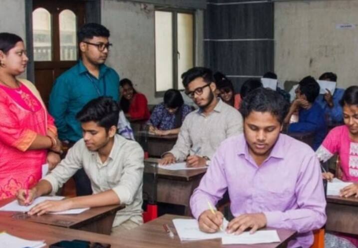 ICAI CA ફાઉન્ડેશનની પરીક્ષાની તારીખો બદલવામાં આવી છે. અગાઉ પરીક્ષા 24, 26, 28 અને 30 ડિસેમ્બર 2023ના રોજ યોજાવાની હતી. બાદમાં આ તારીખ લંબાવવામાં આવી હતી અને હવે પરીક્ષા 31 ડિસેમ્બર 2023, 2, 4 અને 6 જાન્યુઆરી 2024ના રોજ લેવામાં આવશે.