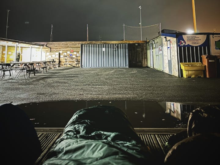 HUD ने रिपोर्ट में बताया कि संघीय वित्तीय वर्ष 2021 से 2022 के बीच नए बेघर होने वाले लोगों की संख्या में 25 फीसदी की वृद्धि हुई है. अमेरिका में वित्तीय वर्ष 2022 सितंबर 2022 में समाप्त हो गया है.