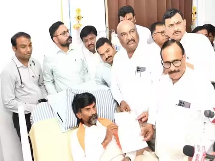 मोठी बातमी! सरकारचं शिष्टमंडळ मनोज जरांगेंच्या भेटीला येणार; आजच घेणार भेट Government delegation visits Manoj Jarange discussed by Maratha reservation Participation of Girish Mahajan Sandipan Bhumre in delegation marathi news मोठी बातमी! सरकारचं शिष्टमंडळ मनोज जरांगेंच्या भेटीला येणार; आजच घेणार भेट