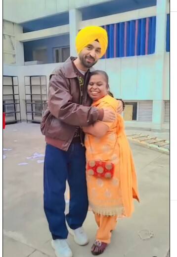 ਦੱਸ ਦੇਈਏ ਕਿ ਇਨ੍ਹੀਂ ਦਿਨੀਂ ਦਿਲਜੀਤ ਦੋਸਾਂਝ ਆਪਣੀ ਅਪਕਮਿੰਗ ਫਿਲਮ ਜੱਟ ਐਂਡ ਜੂਲੀਅਟ 3 ਦੀ ਸ਼ੂਟਿੰਗ ਵਿੱਚ ਵਿਅਸਤ ਚੱਲ ਰਹੇ ਹਨ। ਇਸ ਵਿੱਚ ਇੱਕ ਵਾਰ ਫਿਰ ਤੋਂ ਦਿਲਜੀਤ ਨੀਰੂ ਬਾਜਵਾ ਨਾਲ ਸਕ੍ਰੀਨ ਸ਼ੇਅਰ ਕਰਦੇ ਵਿਖਾਈ ਦੇਣਗੇ। ਇਸ ਤੋਂ ਇਲਾਵਾ ਇਸ ਫਿਲਮ ਵਿੱਚ ਜੈਸਮੀਨ ਬਾਜਵਾ ਅਹਿਮ ਭੂਮਿਕਾ ਵਿੱਚ ਨਜ਼ਰ ਆਏਗੀ। ਇਸਦੇ ਨਾਲ ਹੀ ਹਾਲ ਹੀ ਵਿੱਚ ਦਿਲਜੀਤ ਨੇ ਆਪਣੀ ਐਲਬਮ 'GOAT' ਕਰਕੇ ਖੂਬ ਸੁਰਖੀਆਂ ਬਟੋਰੀਆਂ। ਇਸਦੀ ਖਾਸ ਗੱਲ ਇਹ ਹੈ ਕਿ ਇਸ ਐਲਬਮ ਦੇ ਗੀਤ ਗੋਟ ਨੂੰ ਇਸ ਸਾਲ ਯਾਨਿ 2023 ਵਿੱਚ ਸਭ ਤੋਂ ਵੱਧ ਪਸੰਦ ਕੀਤਾ ਗਿਆ ਹੈ। ਇਸ ਨੂੰ ਕਰੀਬ 15 ਮਿਲੀਅਨ ਤੋਂ ਵੱਧ ਲੋਕਾਂ ਨੇ ਸੁਣਿਆ।