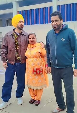 ਇਸ ਵੀਡੀਓ ਨੂੰ ਵੇਖ ਕਈ ਪ੍ਰਸ਼ੰਸਕ ਆਪਣਾ ਪਿਆਰ ਲੁੱਟਾ ਰਹੇ ਹਨ। ਰਣਜੀਤ ਕੌਰ ਭਾਬੀ ਅਤੇ ਉਸਦਾ ਪਤੀ ਵੀ ਦਿਲਜੀਤ ਦੀ ਦਰਿਆਦਿਲੀ ਦੀ ਤਾਰੀਫ ਕਰਦੇ ਵਿਖਾਈ ਦੇ ਰਹੇ ਹਨ।
