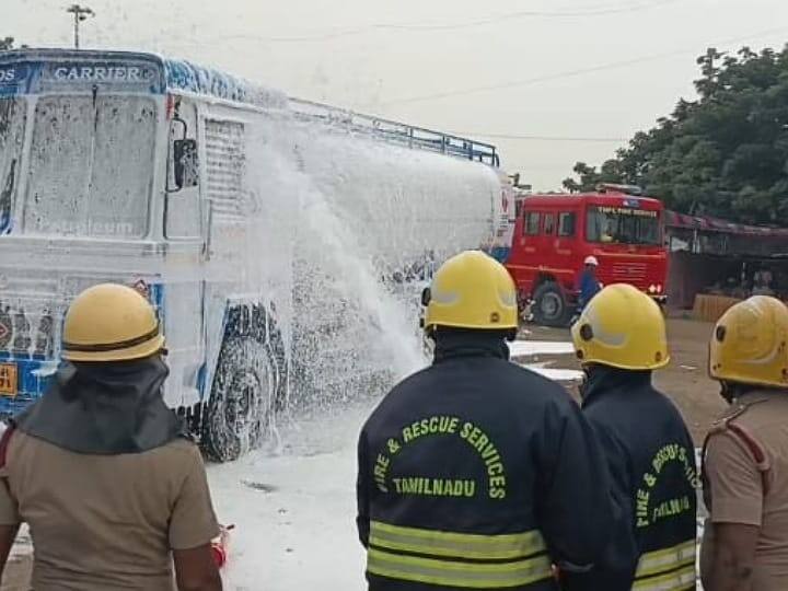 Karur fire prevention exercise was conducted by Bharat Petroleum Corporation TNN டேங்கர் லாரியில் தீப்பிடித்தால் தடுப்பது எப்படி? - கரூரில்  தீயணைப்பு தடுப்பு ஒத்திகை