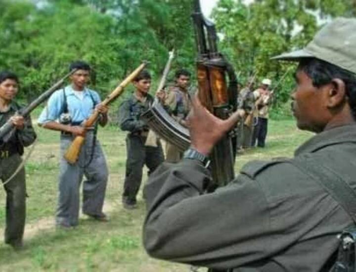 Bijapur Police Busted Naxalite Camp Pedda Karma forests explosive materials medicines Maoist literature Recovered Bijapur Naxal: बीजापुर के जंगल में पुलिस ने ध्वस्त किया नक्सलियों का कैंप, भारी मात्रा में विस्फोटक और माओवादी साहित्य बरामद