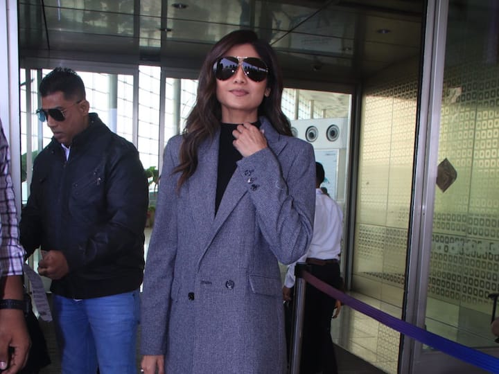 Shilpa Shetty was papped at the Mumbai aiport in boss lady attire. The actor was clicked in black latex pants, black top and a grey blazer. Check out Shilpa Shetty's pics