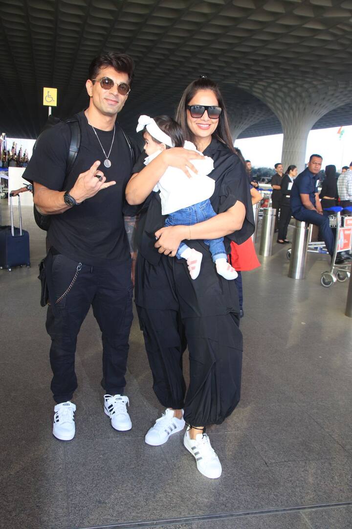 तस्वीरों में साफ देखा जा सकता है कि करण और बिपाशा अपनी बेटी देवी संग हर पल एंजॉय कर रहे हैं.