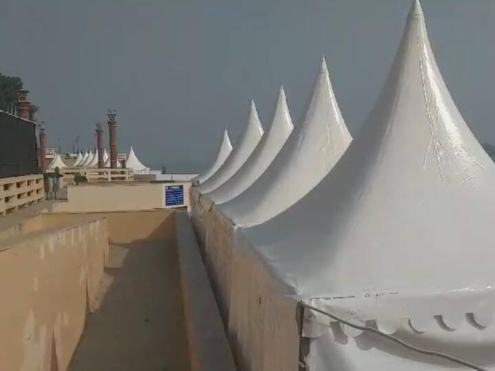 तकरीबन 25 से 26 घंटे तक पीएम मोदी का वाराणसी में कार्यक्रम निर्धारित है. इस दौरान पीएम 19150 करोड़ के 37 परियोजनाओं की सौगात भी वाराणसी और आसपास के जनपद को देने वाले हैं.