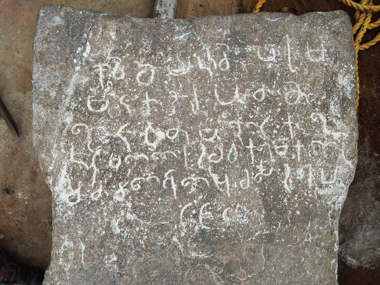 Thiruvannamalai discovery of a middle stone from the time of the 7th century Pallava king Nandi Varman TNN திருவண்ணாமலை அருகே பல்லவ மன்னன், நந்தி வர்மன் காலத்தை சேர்ந்த நடுகல் கண்டுபிடிப்பு