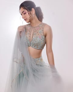 Ashika Ranganath Photos : దేవకన్యలా ఉన్నావ్ ఆషికా!