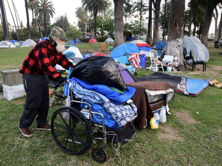 अमेरिका दुनिया के सबसे विकसित देशों की लिस्ट में आता है. इसे दुनिया का सुपर पावर कहा जाता है. इसके बावजूद यहां बेघरों की संख्या में आने वाली रिकॉर्ड उछाल चिंता का विषय माना जा रहा है.