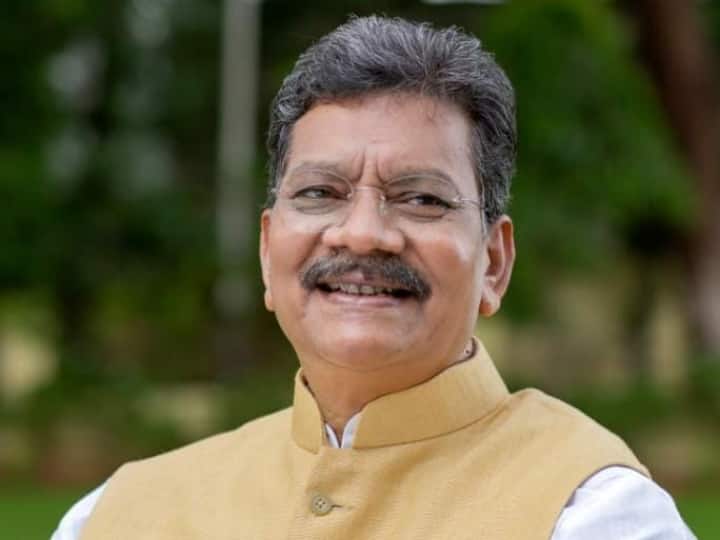 Congress appoints Charan Das Mahant as the CLP Leader of Chhattisgarh after Assembly Election Chhattisgarh News: छत्तीसगढ़ में कांग्रेस ने हार के बाद लिया बड़ा फैसला, चरण दास महंत को बनाया नेता विपक्ष