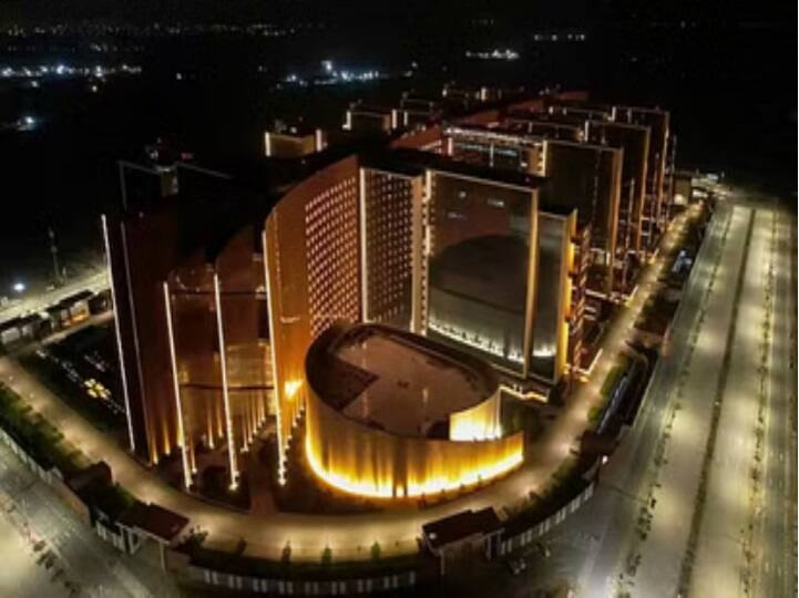 குஜராத்தில் உலகின் மிகப்பெரிய அலுவலக வளாகம்: அப்படி என்னென்ன சிறப்புகள் தெரியுமா? வாயை பிளப்பீங்க!