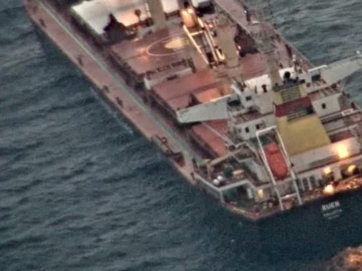 Indian Navy Responds on Hijacked Ship in Arabian Sea अरब सागर में माल्टा का समुद्री जहाज हुआ हाइजैक, भारतीय नौसेना मदद के लिए आगे आई
