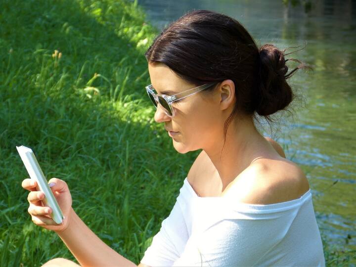 WhatsApp में बदलने वाला है स्टेटस लगाने का अंदाज, कंपनी जल्द देगी ये फीचर WhatsApp is rolling out a new layout for the status updates header check details WhatsApp में बदलने वाला है स्टेटस लगाने का अंदाज, कंपनी जल्द देगी ये फीचर