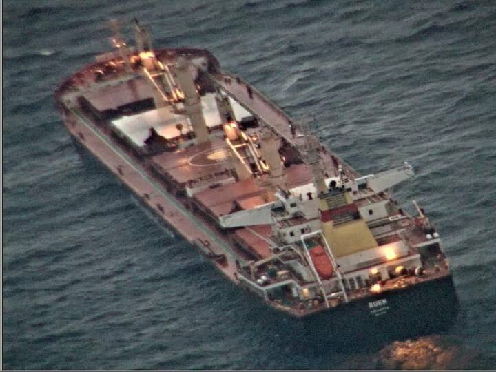 Indian Navy to the rescue Somalia bound Malta vessel hijacked in Arabian Sea Indian Navy : अरबी समुद्रात माल्टा देशाच्या जहाजाचे समुद्री चाच्यांकडून हायजॅक; भारतीय नौदलाकडून बचाव मोहिम सुरू