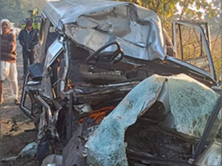 Maharashtra Road Accident Six dead after truck rams into car at Sonkhamb in Nagpur Maharashtra Accident News: महाराष्ट्र के नागपुर में हुआ भीषण सड़क हादसा, ट्रक ने कार को मारी टक्कर, छह लोगों की दर्दनाक मौत 
