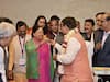 Rajasthan New CM: पदभार ग्रहण करने पहुंचे नए सीएम भजनलाल शर्मा को वसुंधरा राजे ने ऐसे दिया आशीर्वाद, देखें तस्वीरें