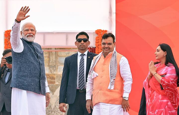 राजस्थान के भरतपुर जिले के रहने वाले भजनलाल शर्मा ने शुक्रवार (15 दिसंबर) को मुख्यमंत्री पद की जयपुर में शपथ ली.