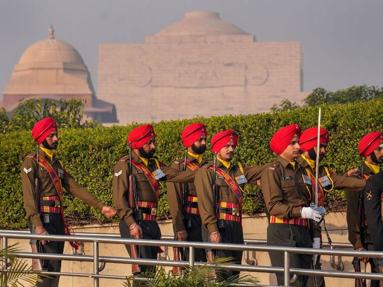 Vijay Diwas BSF organises its first parade in Delhi to mark 1971 war victory BSF's Inaugural Vijay Diwas Parade In Delhi Salutes 1971 War Heroes