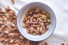 Health Benefits of Pistachios : हिवाळ्यात पिस्ते खाण्याचे जबरदस्त फायदे, जाणून घ्या दिवसात किती पिस्ते खावे?