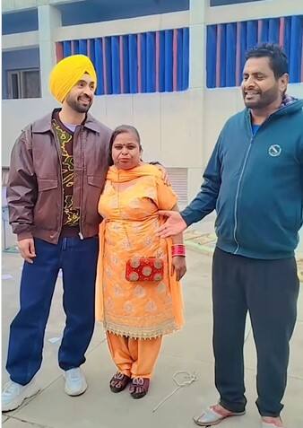 ਅੱਜ ਉਹ ਹਰ ਕਿਸੇ ਦਾ ਪਸੰਦੀਦਾ ਸੁਪਰਸਟਾਰ ਹੈ। ਦੱਸ ਦੇਈਏ ਕਿ ਦਿਲਜੀਤ ਉਨ੍ਹਾਂ ਹਸਤੀਆਂ ਵਿੱਚੋਂ ਇੱਕ ਹੈ ਜੋ ਸੋਸ਼ਲ ਮੀਡੀਆ ਰਾਹੀਂ ਪ੍ਰਸ਼ੰਸਕਾਂ ਵਿਚਾਲੇ ਅਕਸਰ ਐਕਟਿਵ ਰਹਿੰਦੇ ਹਨ।