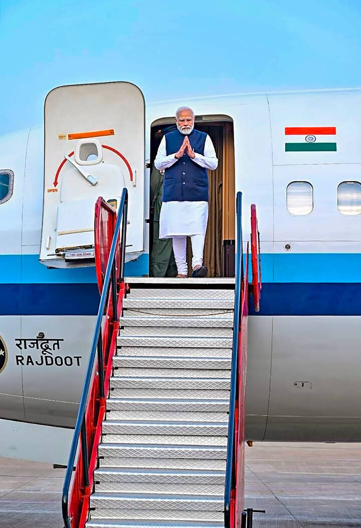 प्रधानमंत्री नरेंद्र मोदी बुधवार (13 दिसंबर) को छत्तीसगढ़ में शपथ ग्रहण कार्यक्रम में पहुंचे, जहां पूर्व सीएम भूपेश बघेल भी मौजूद रहे.